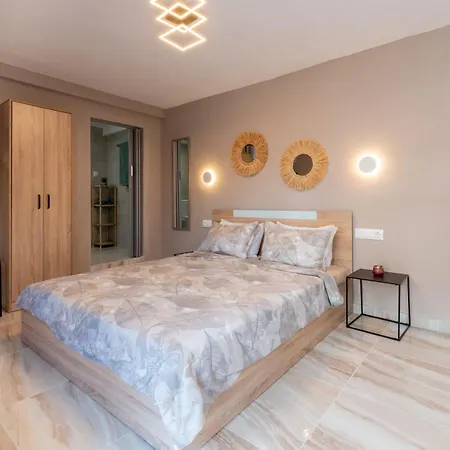 Avli * Neos Marmaras