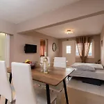 Avli * نيوس مارماراس