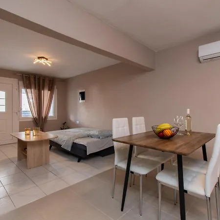 Apartment Avli Néos Marmarás