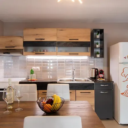 Avli Apartment Néos Marmarás