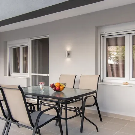 Avli Apartment *