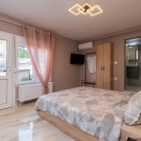 Avli * Néos Marmarás