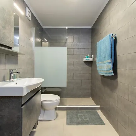 Avli Apartamento *