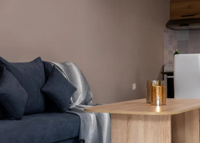 Avli * Néosz Marmarász